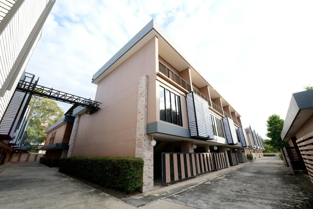 Sriracha Hotel And Spa Ban Huai Yai Phrom Ngoại thất bức ảnh